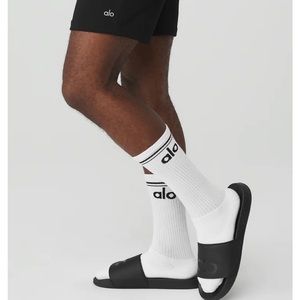 unisex throwback socks from alo yoga